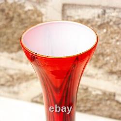 Vase en verre d'art opalin rouge et noir de style vintage italien MCM de Florence Empoli