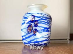 Vase en verre d'art rayé vintage MCM en verre opalescent
