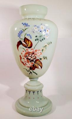 Vase en verre d'opale uranium soufflé à la main bohémien Harrach Art Nouveau du XIXe siècle