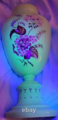 Vase en verre d'opale uranium soufflé à la main bohémien Harrach Art Nouveau du XIXe siècle