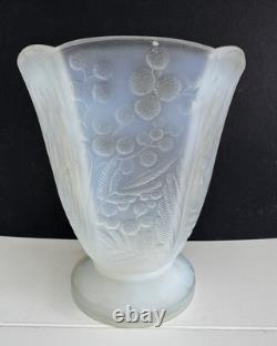 Vase en verre français ETLING Wattle opalescent blanc Art Déco antique France