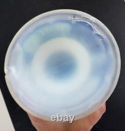 Vase en verre français ETLING Wattle opalescent blanc Art Déco antique France
