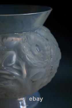 Vase en verre opalescent Soucis de René Lalique, vers 1930