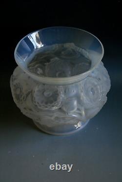 Vase en verre opalescent Soucis de René Lalique, vers 1930