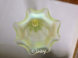 Vase en verre opalescent à côtes victorien soufflé à la main de qualité exceptionnelle