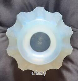 Vase en verre opalescent ondulé Art Déco Sabino des années 1930