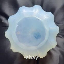 Vase en verre opalescent ondulé Art Déco Sabino des années 1930