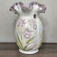 Vase En Verre Opalescent Peint à La Main Avec Des Jonquilles Signé Fenton