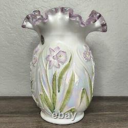 Vase en verre opalescent peint à la main avec des jonquilles signé Fenton