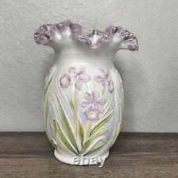 Vase en verre opalescent peint à la main avec des jonquilles signé Fenton