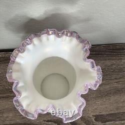 Vase en verre opalescent peint à la main avec des jonquilles signé Fenton