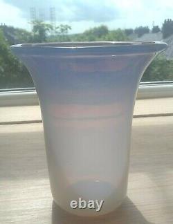 Vase en verre opalescent soufflé à la main de style Art Déco (sans marque) de 6 pouces / 15,2 cm de hauteur