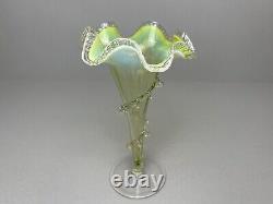 Vase en verre opalescent vaseline de style Art Nouveau de Stourbridge antique