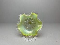 Vase en verre opalescent vaseline de style Art Nouveau de Stourbridge antique