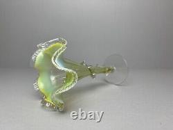 Vase en verre opalescent vaseline de style Art Nouveau de Stourbridge antique