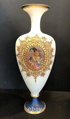 Vase en verre opalin blanc satiné bohémien 12h, peint à la main