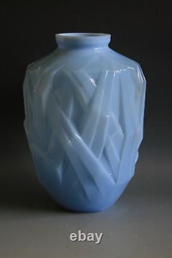 Vase en verre opalin bleu Art Deco Schneider vers 1930