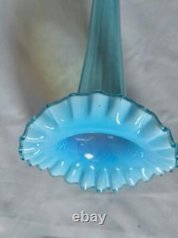 Vase en verre opalin bleu anglais haut, vers la fin du 19ème siècle