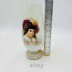 Vase en verre opalin d'art bohémien peint et signé portrait 9 pouces antique