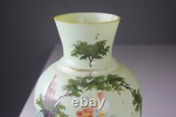 Vase en verre opalin floral peint à la main antique brille