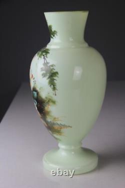 Vase en verre opalin floral peint à la main antique brille