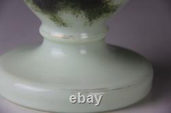 Vase en verre opalin floral peint à la main antique brille
