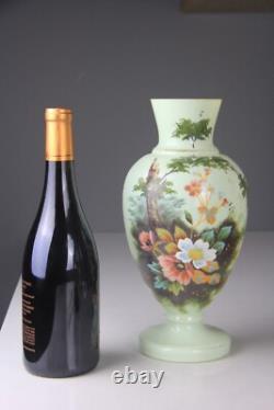 Vase en verre opalin floral peint à la main antique brille