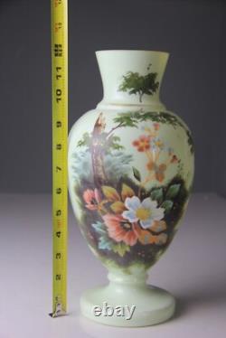 Vase en verre opalin floral peint à la main antique brille