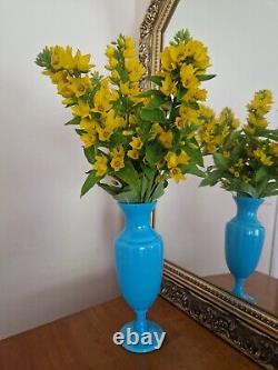 Vase en verre opaline bleu de Sèvres, France