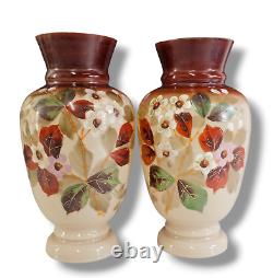 Vase en verre opaline français antique beige brun peint à la main avec motif floral - Ensemble de (2)