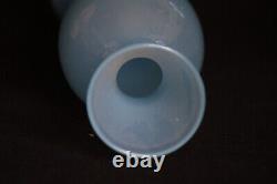 Vase en verre opaline italien vintage à pied bleu, années 70, 24,5cm, 9.6in, Murano
