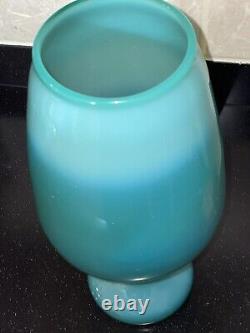 Vase en verre poli opalescent turquoise de style MCM vintage