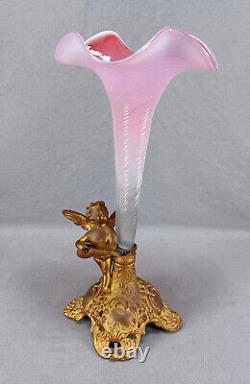 Vase épergne en ormeau doré avec des tourbillons opalescents de cranberry Art Nouveau bohémien