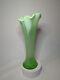 Vase étiré En Verre D'art Fenton Vert Opalescent à 4 Côtes Et Panneaux Vintage