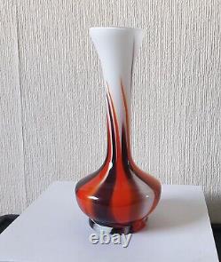 Vase florentin en opaline orange, rouge et noire de style Carlo Moretti des années 70