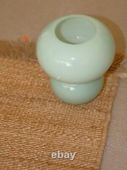 Vase japonais ancien et vintage en verre opaline turquoise / bleu-vert.