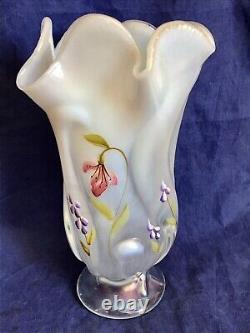 Vase mouchoir papillon Stargazer en verre d'art opalescent français de Fenton Vintage