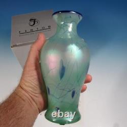 Vase suspendu en verre Fenton Art Glass Willow Green Opalescent avec cœurs signés, 8 pouces.