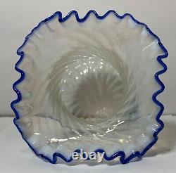 Vase vintage Fenton en opaline bleu à spirale optique côtelée de la gamme Blue Ridge