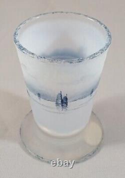 Verre à liqueur à pied en opaline texturée avec paysage néerlandais ancien de Daum Nancy