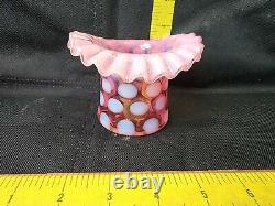 Verre d'art Fenton Cranberry Opalescent Ruffled Coin Dot Vase Chapeau Haut Impeccable