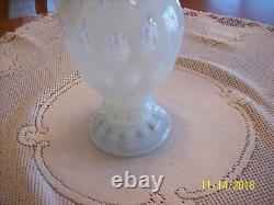 Verre d'art Fenton ancien Pichet à volants en motif de pièces opalescentes blanches françaises