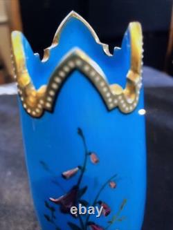Verre opalin bleu du XIXe siècle finement émaillé Moser ou Harrach
