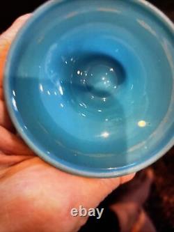 Verre opalin bleu du XIXe siècle finement émaillé Moser ou Harrach
