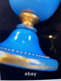Verre opalin bleu du XIXe siècle finement émaillé Moser ou Harrach