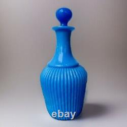 Vieux flacon de lait de génie en verre soufflé opaline bleu français de 8,5 pouces