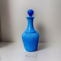 Vieux flacon de lait de génie en verre soufflé opaline bleu français de 8,5 pouces