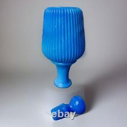 Vieux flacon de lait de génie en verre soufflé opaline bleu français de 8,5 pouces