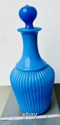 Vieux flacon de lait de génie en verre soufflé opaline bleu français de 8,5 pouces