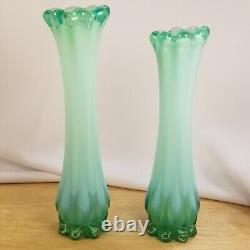 Vintage 2 Fostoria Heirloom Green Opalescent 6 & 5.5 Bud Vases Art Glass<br/><br/>Translation: 2 vases à boutons de 6 et 5,5 pouces en verre d'art opalescent vert héritage Fostoria vintage